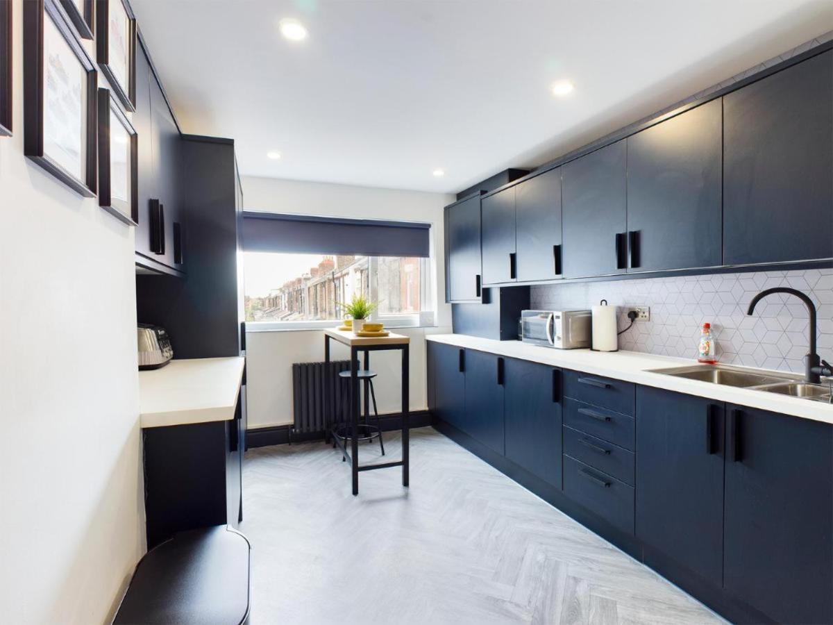 Modern Maisonette Ideal For Larger Groups, Contractors And Professionals Liverpool