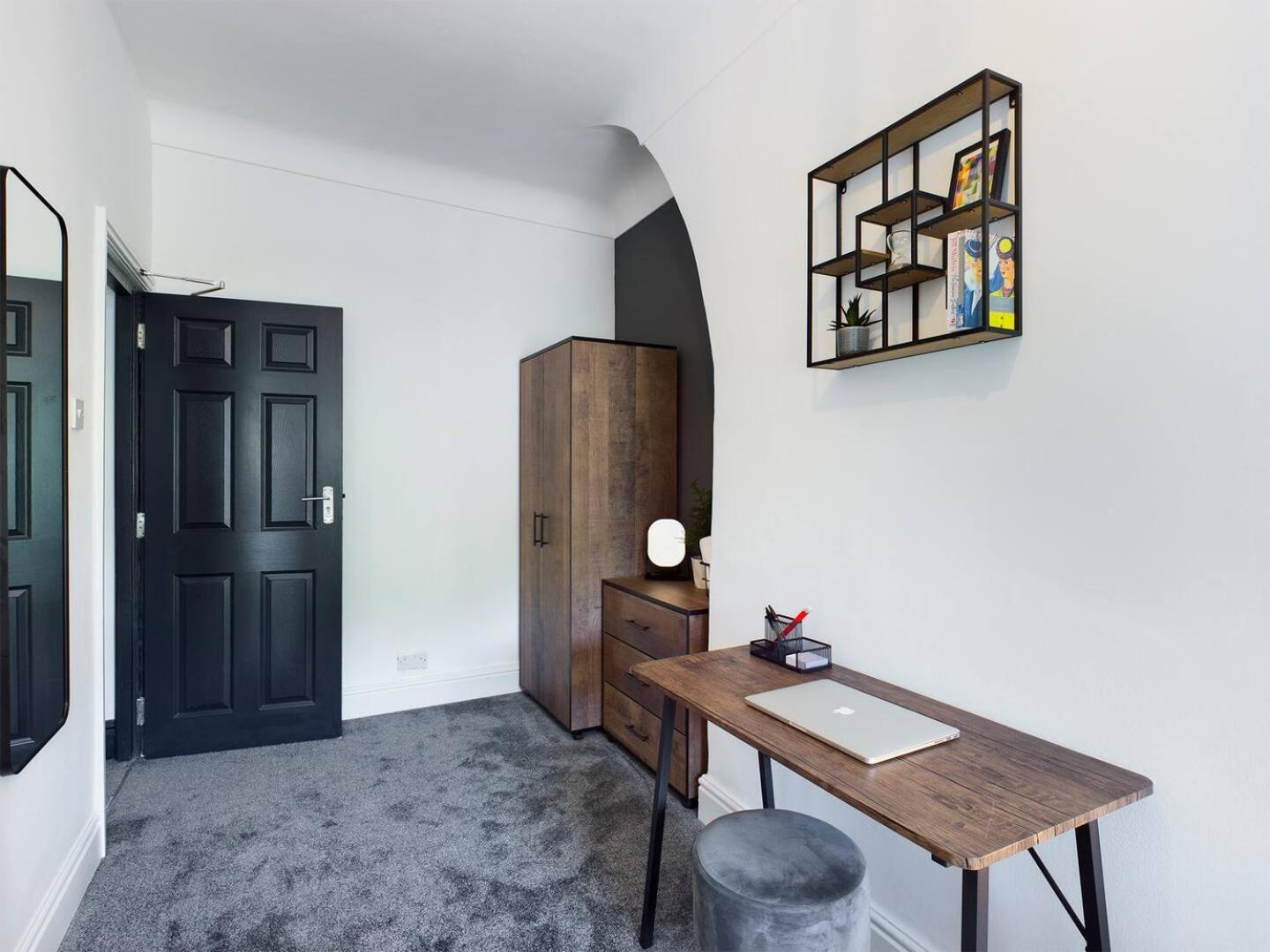 Apartment Modern Maisonette Ideal For Larger Groups, Contractors And Professionals