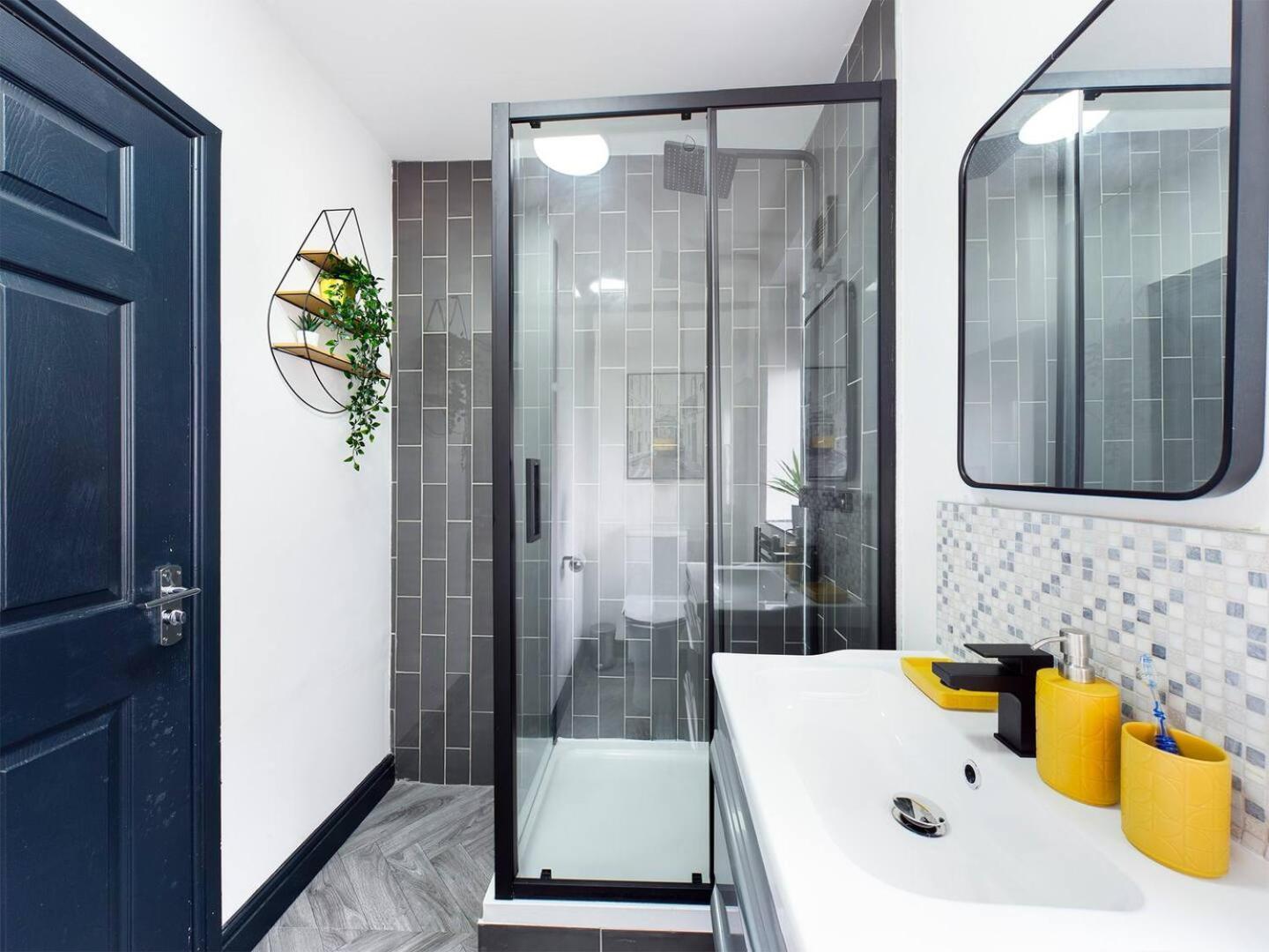 Apartment Modern Maisonette Ideal For Larger Groups, Contractors And Professionals Liverpool