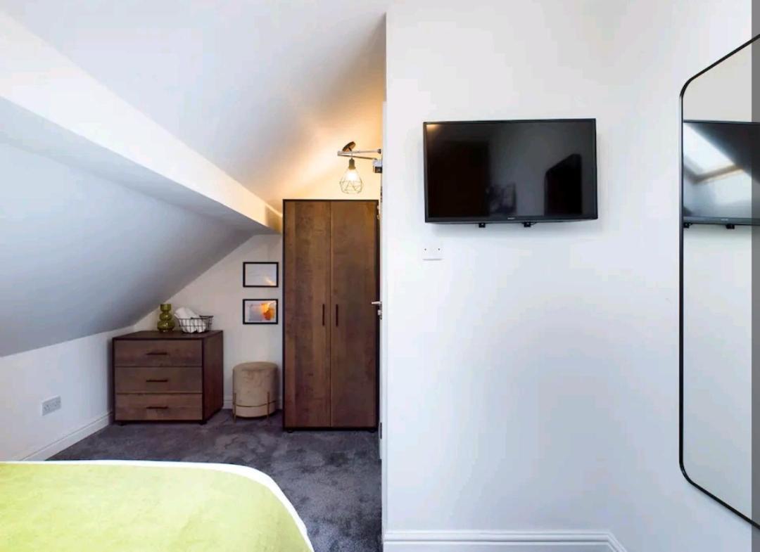 Apartment Modern Maisonette Ideal For Larger Groups, Contractors And Professionals