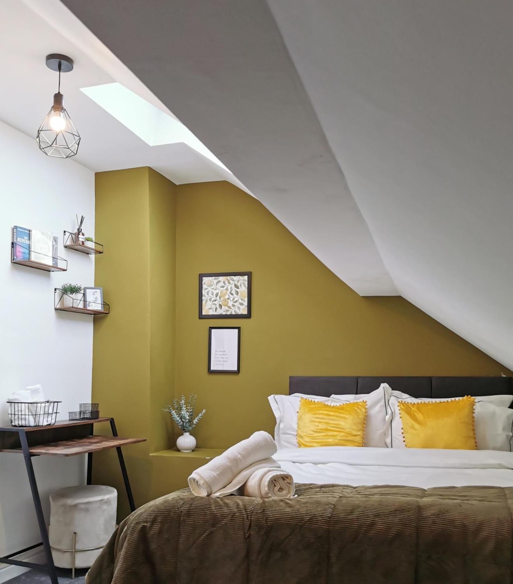 Modern Maisonette Ideal For Larger Groups, Contractors And Professionals