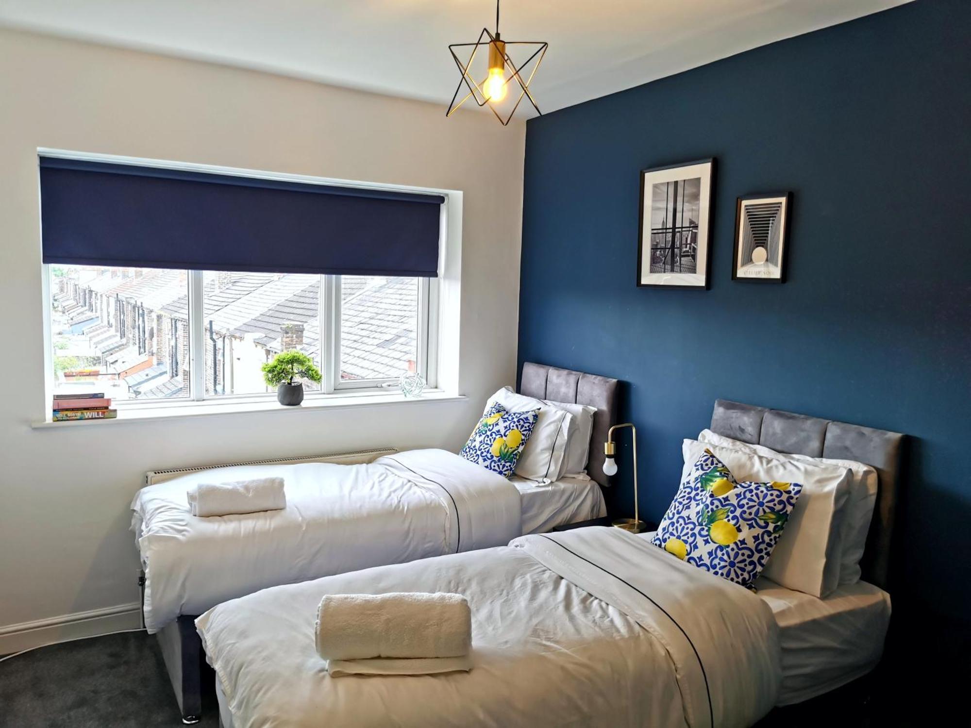 Apartment Modern Maisonette Ideal For Larger Groups, Contractors And Professionals